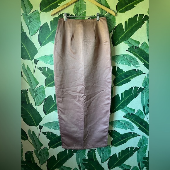 Pretty Little Thing Mocha Satin Midi Split Back Midaxi Skirt 4 NWT - Picture 2 of 6